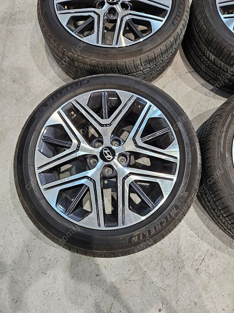 [ 현대 ] 디 올뉴 그랜저 GN7 19인치 중고 휠 타이어 팝니다 이미지