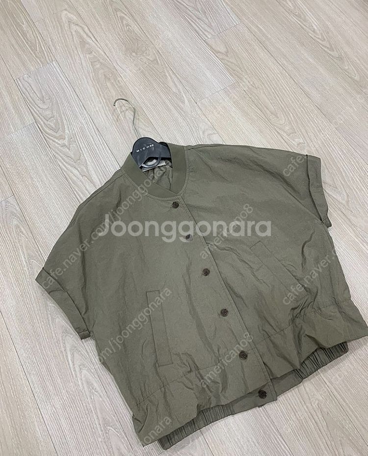 BCBG 크롭 바람막이 (55-66)--2