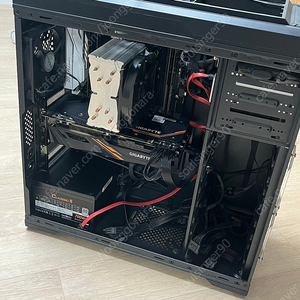 데스크탑 팔아요. Intel Core i7-6800k / SSD 1TB / Radeon RX Vega