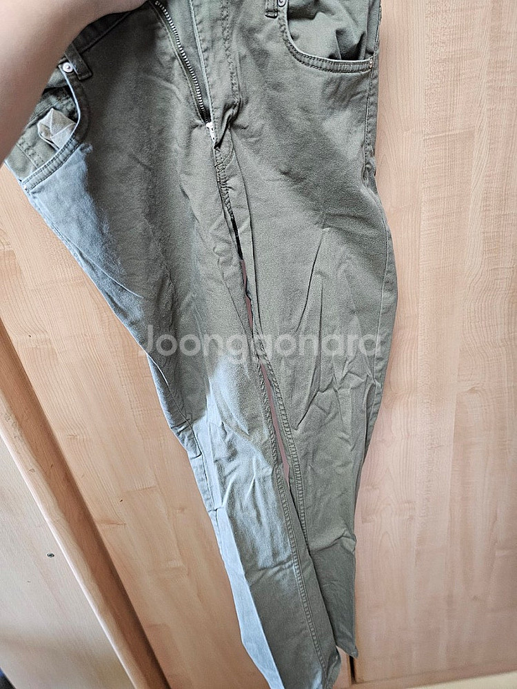 H&M 남자 카키색 면바지(치노팬츠) 판매합니다.--1