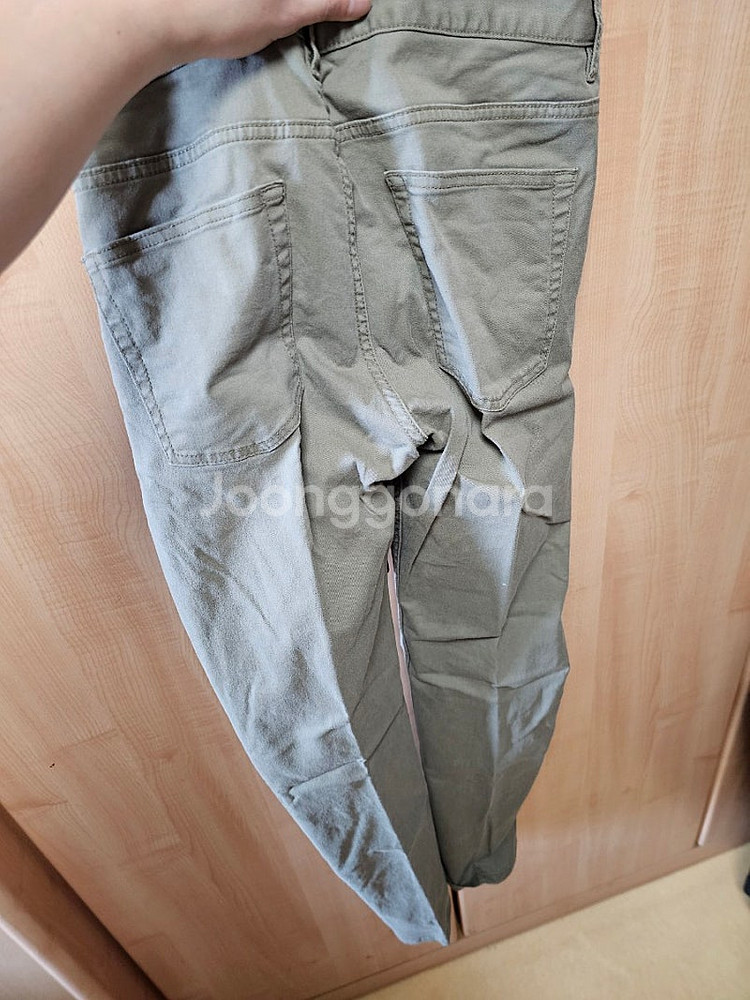 H&M 남자 카키색 면바지(치노팬츠) 판매합니다.--2
