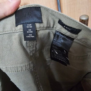 H&M 남자 카키색 면바지(치노팬츠) 판매합니다.