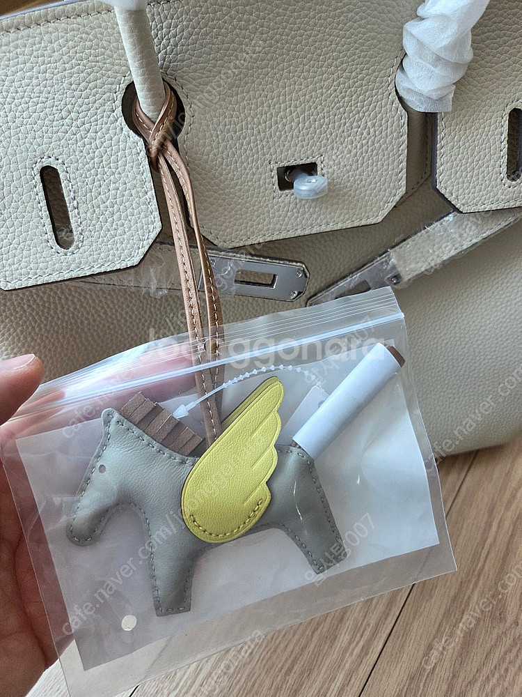 여성용 아이보리 토트백 워킨백--1