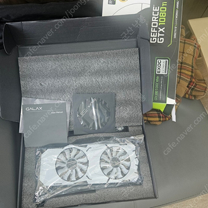 갤럭시 gtx1080ti 11G 지천명 화이트 고장 팝니다.