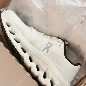 온러닝 클라우드 틸트 새상품