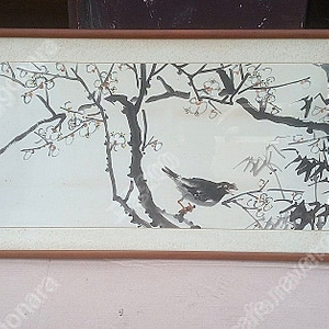 매화나무 가지위에 까마귀 그림의 액자 / 加山(가산) 李炯錫(이형석) 作