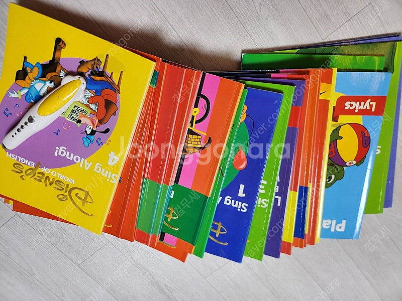 월드패밀리 (월팸) 홍콩판 교재+DVD+펜포함--1