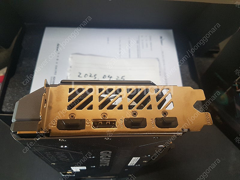 GIGABYTE 라데온 RX 9070 GAMING OC--4