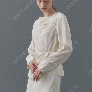엘로주 Luna Drape Blouse 아이보리