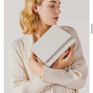 베이프릴 티나 크로스백 아이보리