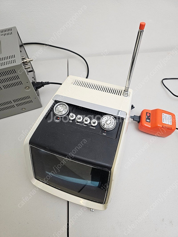 1972년 (소니)SONY사 빈티지 레트로 8인치 흑백...--2