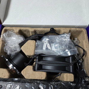 NZXT 크라켄240 수냉쿨러 팝니다 (논rgb블랙)