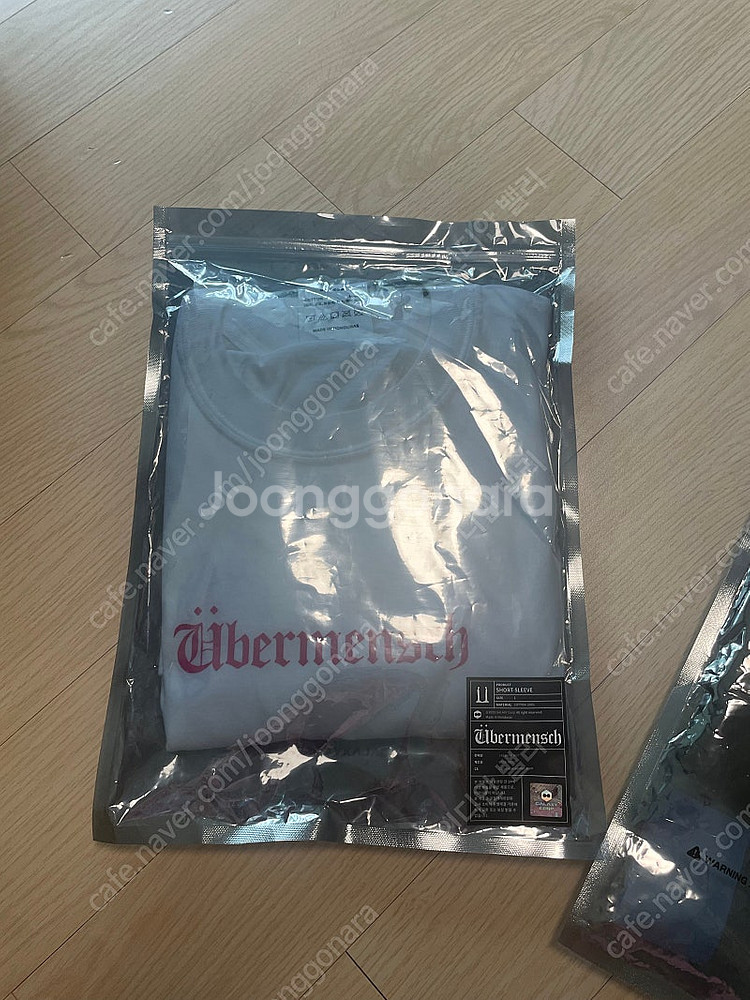 ㅈㅣ디 앙콘입고가세요) 지드래곤 bermensch 전시회 MD 블랙 롱슬리브/ 화이트 숏슬리브--3