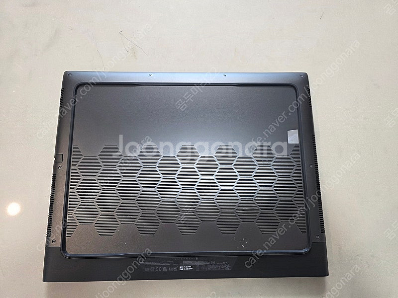 에일리언웨어 M18 R1 4070 노트북--1