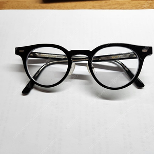 젠틀몬스터 밀란A+티타늄 고급 코받침 급매합니다!!