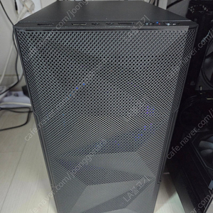 게이밍 컴퓨터(PC) 완본체 팝니다(cpu 5600x, ddr4 램 16g, 그래픽카드 rx570 등)