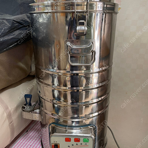 전기온수통, 업소용 선반, 이동형 가스난로, 업소용 2인테이블, 의자, 50리터 휴지통,