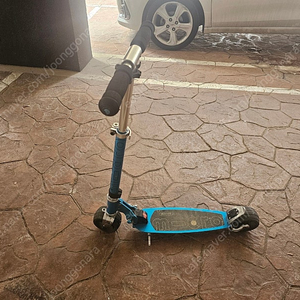 마이크로 킥보드 블루 팝니다.