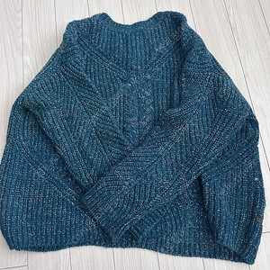 써스데이아일랜드 니트 s사이즈