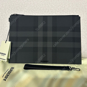 버버리 체크 지퍼 파우치 (새상품)