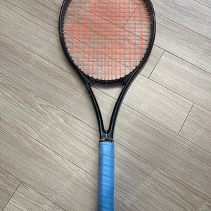 윌슨 RF 01 퓨처 라이트 265g 1그립 판매합니다.