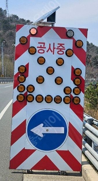로봇신호수, LED간판, PE드럼, PE방호벽 팝니다--1