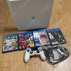 PS4 Pro CUH-7218B 화이트 1TB 박스x
