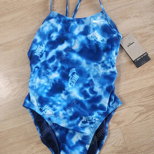 나이키 타이다이 컷아웃 32