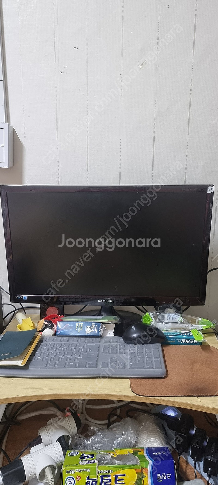삼성모니터만 24인치 싸게팔아요 2.5 에 팔아요--0