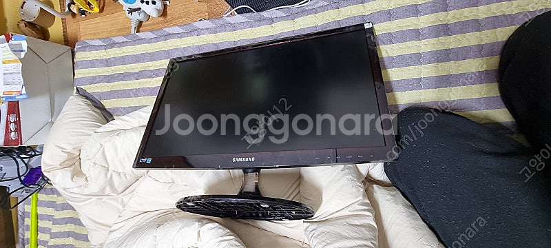 삼성모니터만 24인치 싸게팔아요 2.5 에 팔아요--2