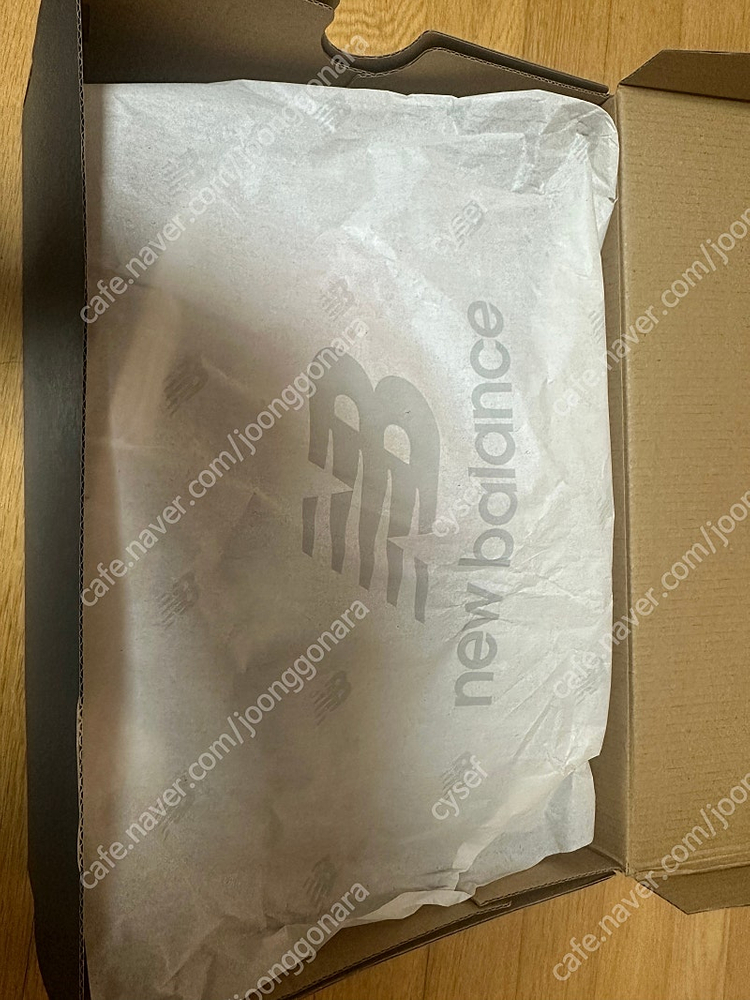 뉴발란스 m2002 rna 265사이즈 (us8.5) 새제품 팝니다. 이미지
