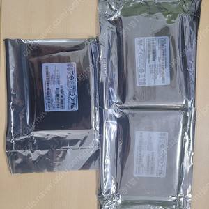 삼성 PM871b 2.5 인치 SATA SSD 128GB 미개봉 3개 일괄로 팝니다.