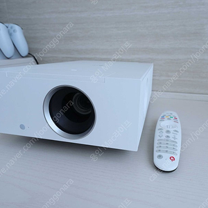 LG 4K 시네빔 HU710PW 프로젝터