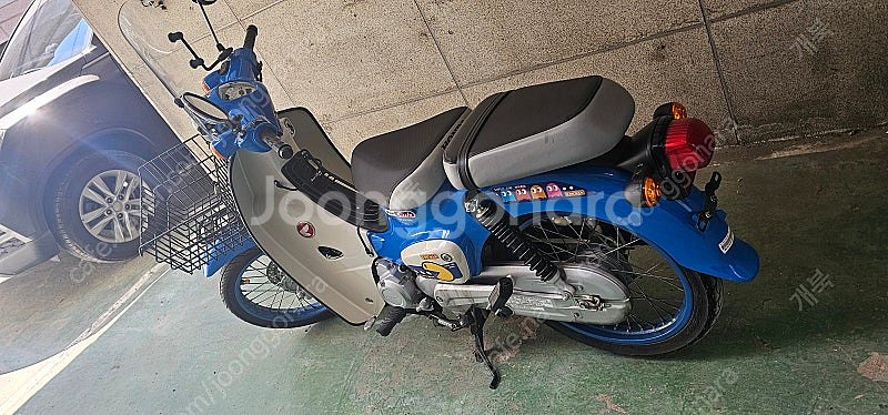 슈퍼커브 2022년 5500키로 파란색 팝니다--2