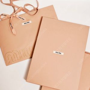 미우미우 의류박스와 쇼핑백