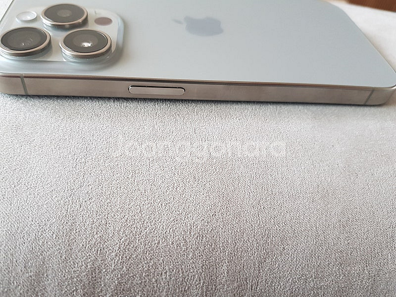 아이폰 15pro 네추럴티타늄 S급 256G--4