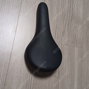 자이언트 scr 로드자전거 순정 안장팝니다.