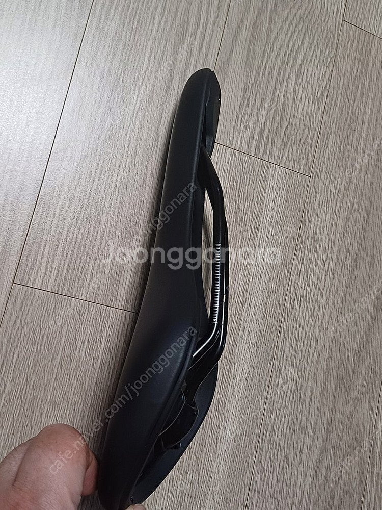 자이언트 scr 로드자전거 순정 안장팝니다.--3