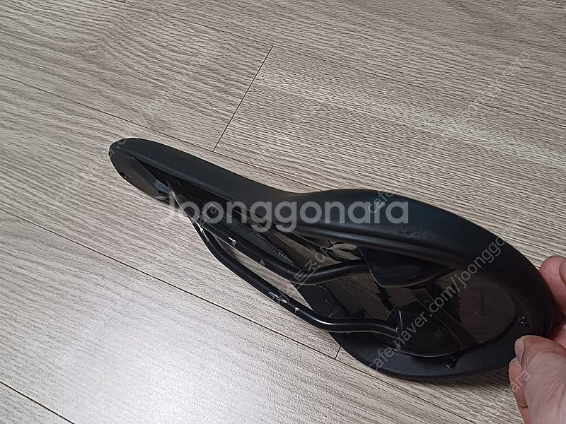 자이언트 scr 로드자전거 순정 안장팝니다.--4