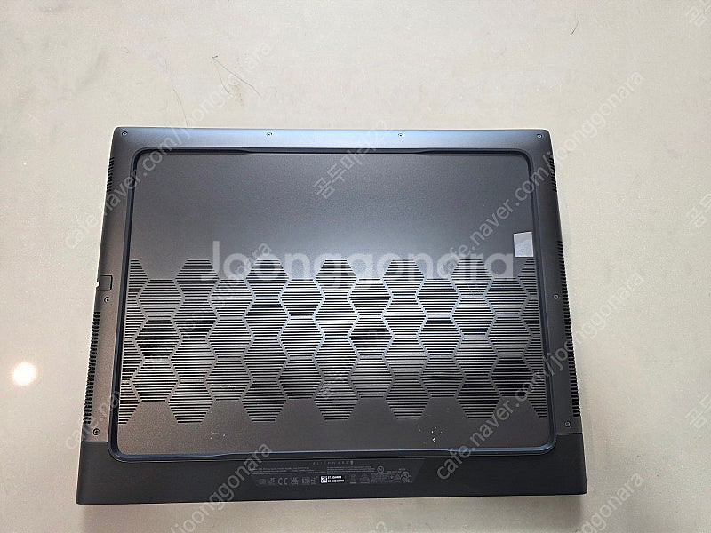 에일리언웨어 M18 R1 4070 노트북--1