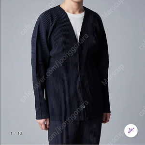 옴므플리세 네이비 가디건 3사이즈 판매중! 드라이상태로 바로 입으시면 됩니다! 진짜 미친가격에 판매합니다!!!!!!!!!