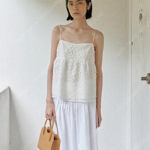 엘오61 Ivy Embroidery Top in White 새상품