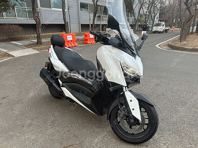 xmax300 흰색 22년 8,700km 팝니다.~~--1