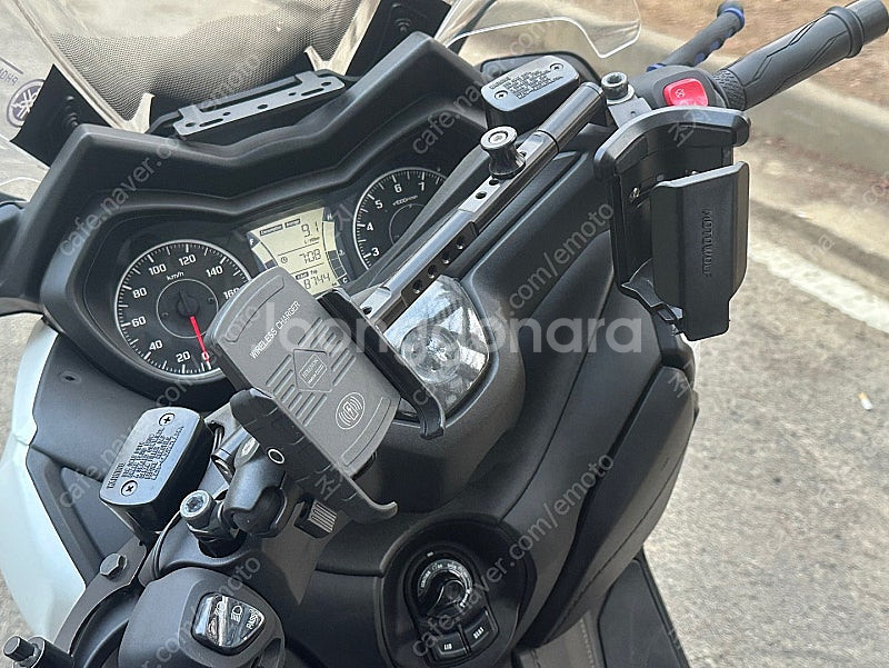 xmax300 흰색 22년 8,700km 팝니다.~~--5