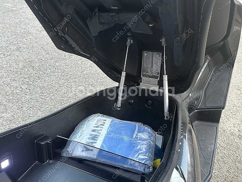 xmax300 흰색 22년 8,700km 팝니다.~~--7