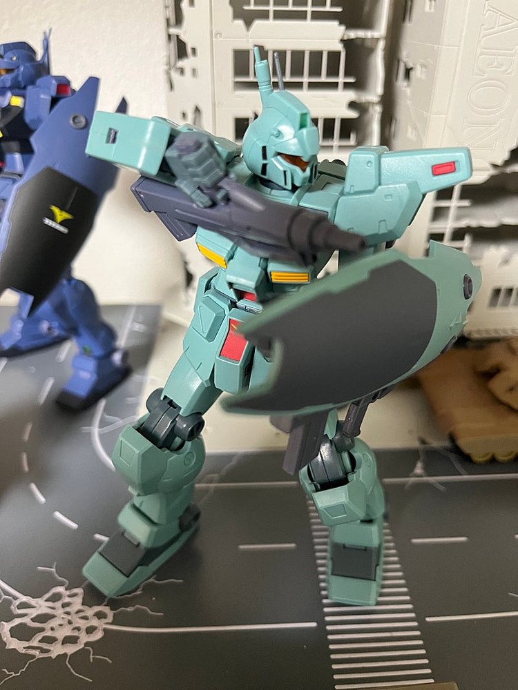 로봇혼 짐커스텀 재판본, 짐쿠엘, 자쿠탱크 가챠--3