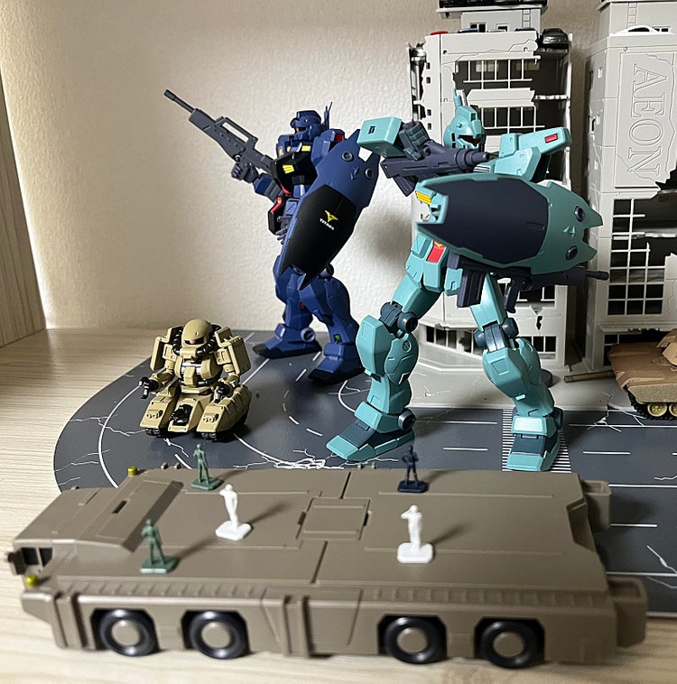 로봇혼 짐커스텀 재판본, 짐쿠엘, 자쿠탱크 가챠--4