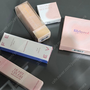 틴트,세럼블러셔,블러셔, 하이라이터, 스틱파운데이션 총5가지-일괄 40,000원(미개봉)