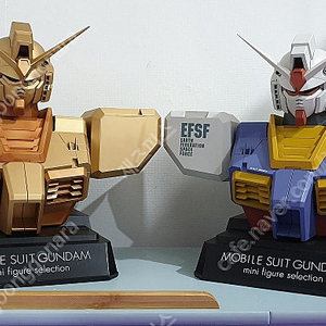 1/20 퍼스트 건담 흉상 일반판 Display Case 와 피규어 판매 합니다. (미개봉) 가격 조정