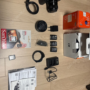 SONY Z- E10 블랙+35mmF1.8 여친렌즈+번들렌즈 + 추가배터리2개! 풀셋트